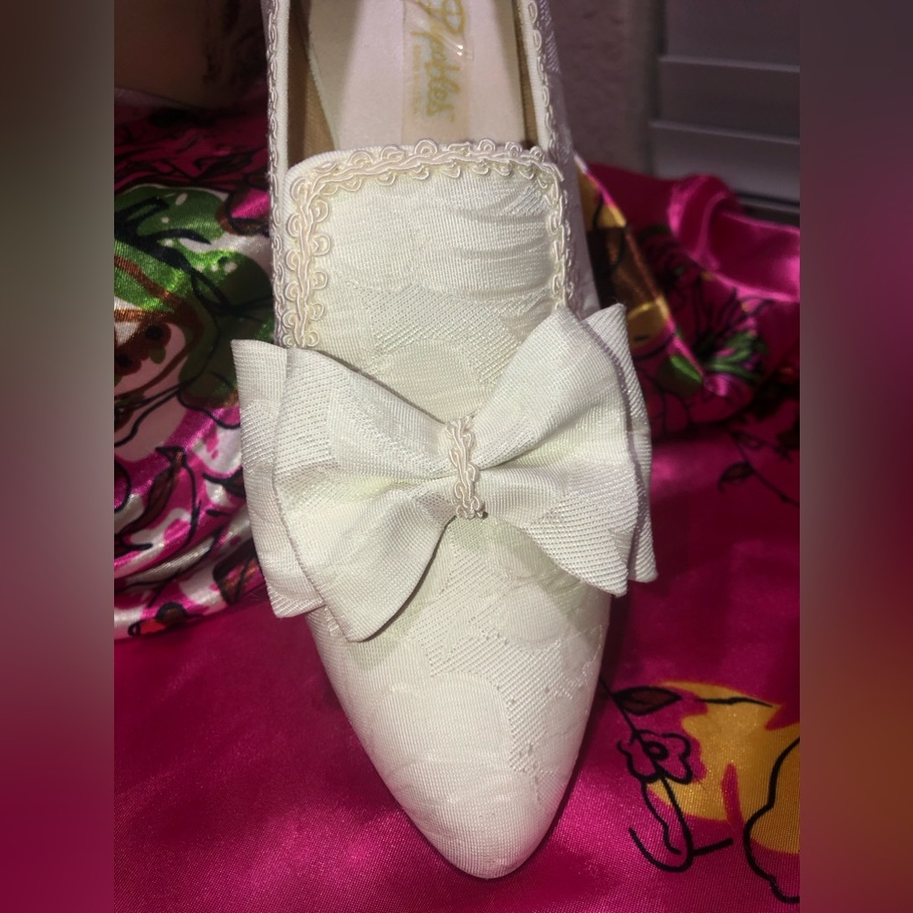 Vintage 90s kitten heel
